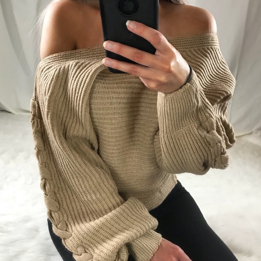 🎉2x HP!🎉 ”JACKLYN” Lace Up Shoulder Sweater